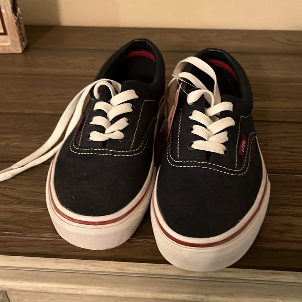 Brand new Vans - Picture 3 of 4